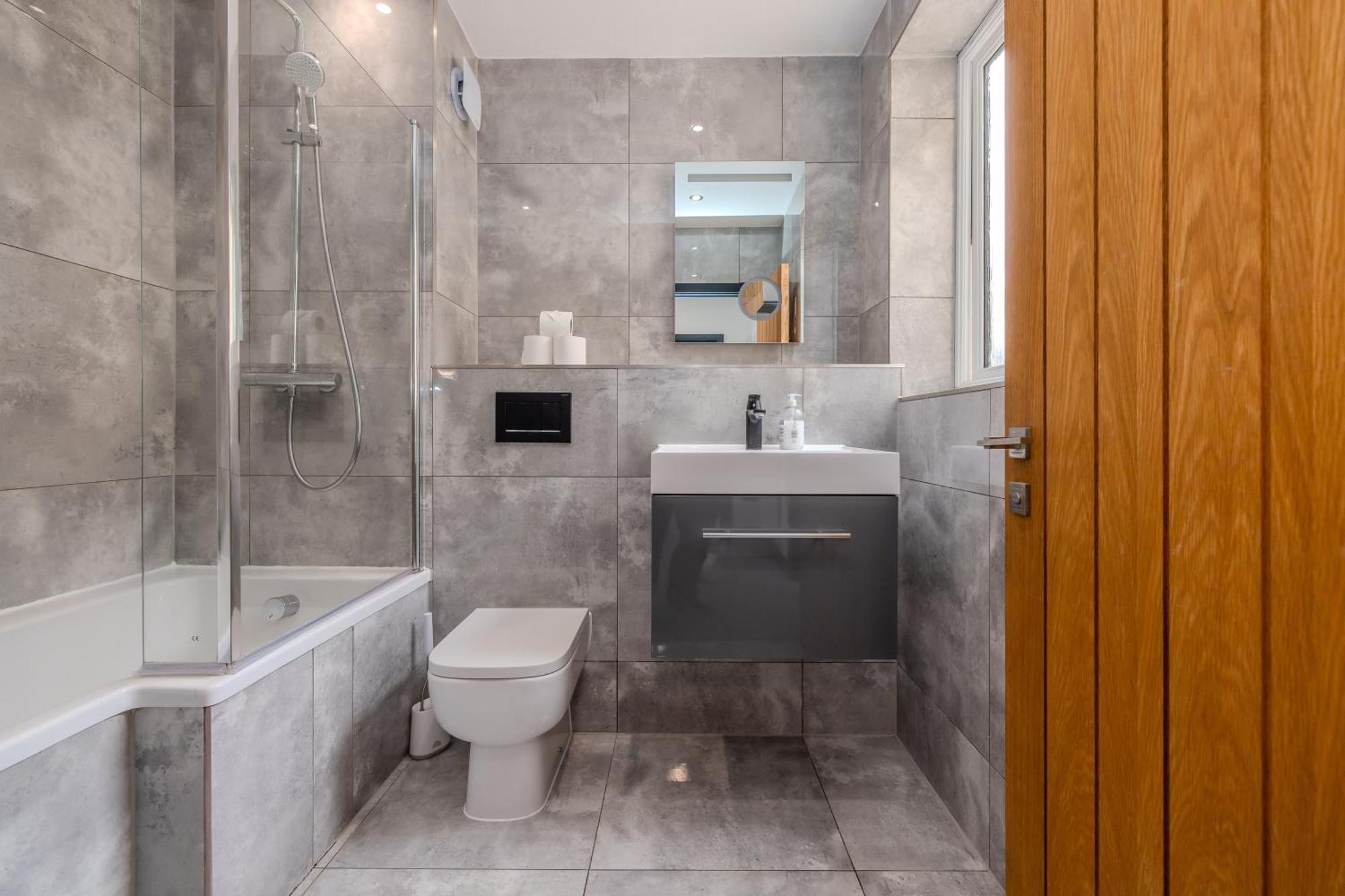 Central 3 Bedroom Flat Bn340bwil *